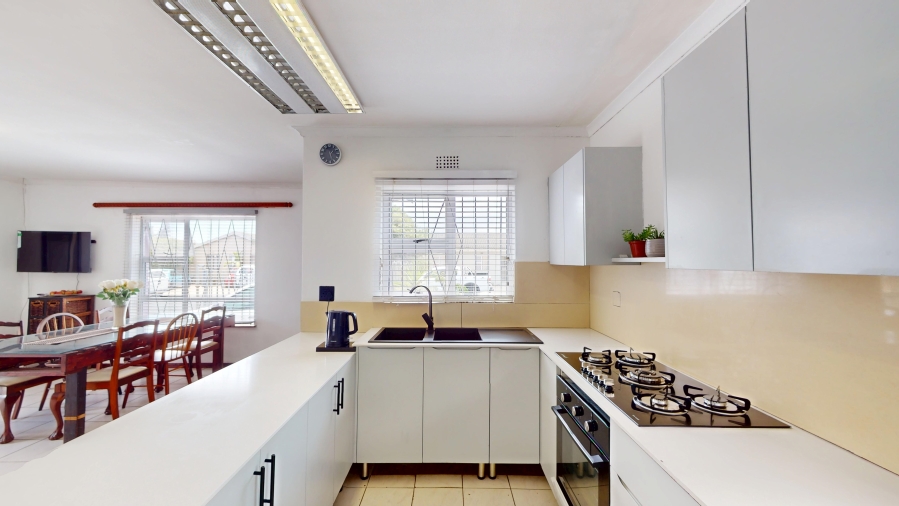 5 Bedroom Property for Sale in Colorado Park Western Cape